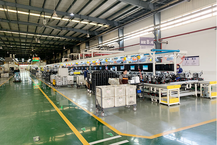 Xinjiang: More "smart" machinery in cotton fields